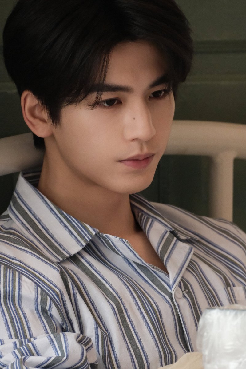everydayzlh's tweet photo. •072526• zlh studio weibo update 🪐

studio shares new pics of #zhanglinghe as murong qingyi in drama #Overdo 🎬🔥 https://t.co/uufEBYcICZ