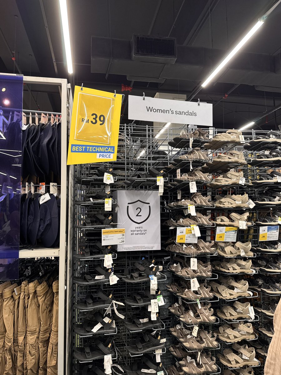 AinulNunanaa's tweet photo. Run to Decathlon now gais. Banyak gila SALE!

Stokin kiprun 2 pasang RM10 je 😍￼ https://t.co/Jevdqyv6qH