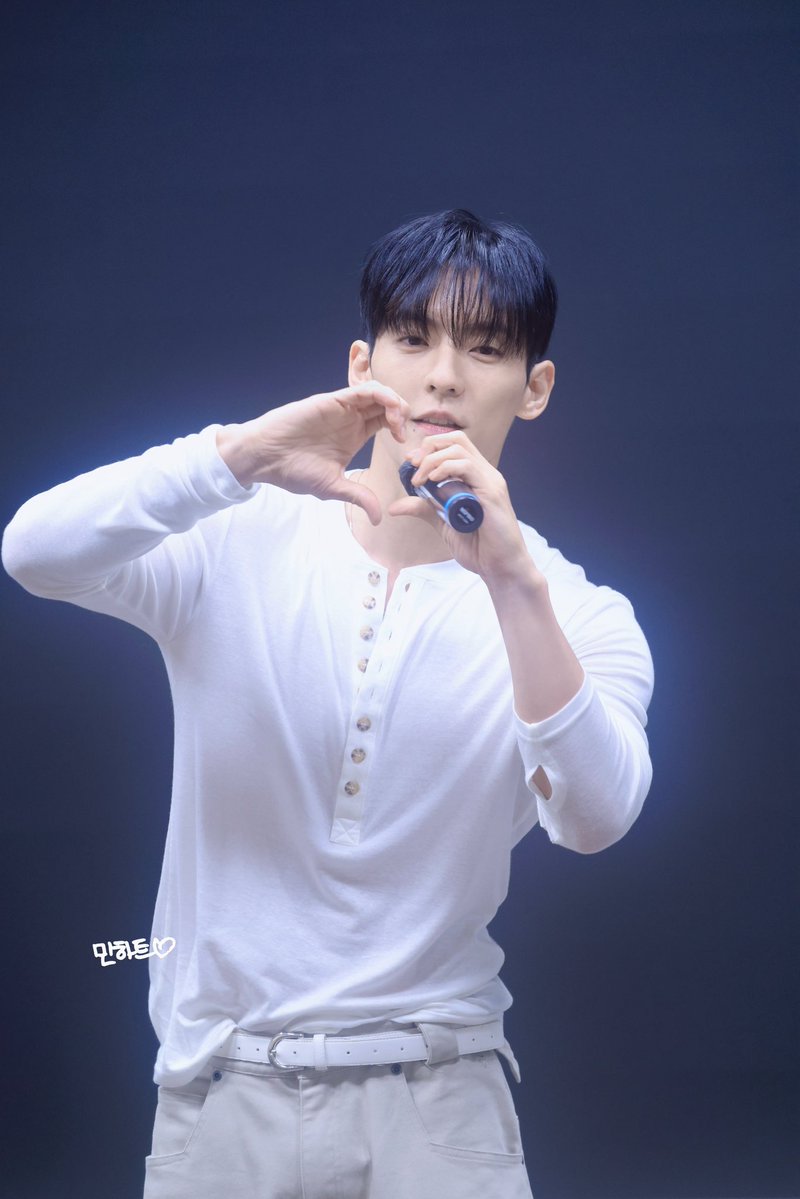 minheart1129's tweet photo. 26.07.25 Fromm대면 팬싸  
   (♡>𖥦<)/♥ #비투비 #BTOB
#이민혁 #LEEMINHYUK
#허타 #HUTA https://t.co/w2erWoH93T