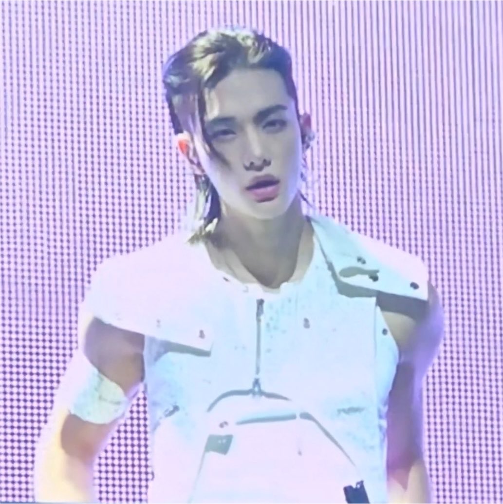 onlyhyunin's tweet photo. now tell me a reason not to go crazy https://t.co/l5o9B7IxH9