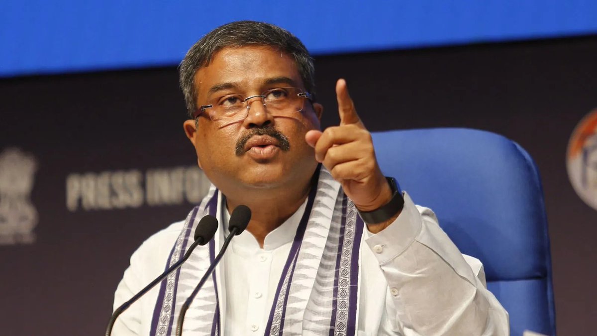 IndianTechGuide's tweet photo. 🚨 Breaking News: India’s Education Minister Dharmendra Pradhan resigns. https://t.co/rspSL9Zntw