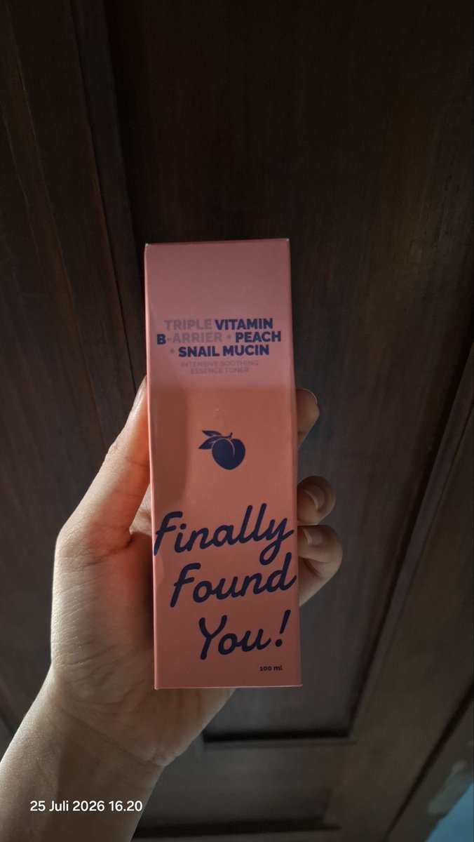 dumbasdore's tweet photo. WTS Ffy pink toner, triple vitamin b-arrier + peach + snail mucin toner

New segel
EXP 2028
Dom Magelang Jawa Tengah
Available Shopee
Price 90k https://t.co/krTn8fYlr2