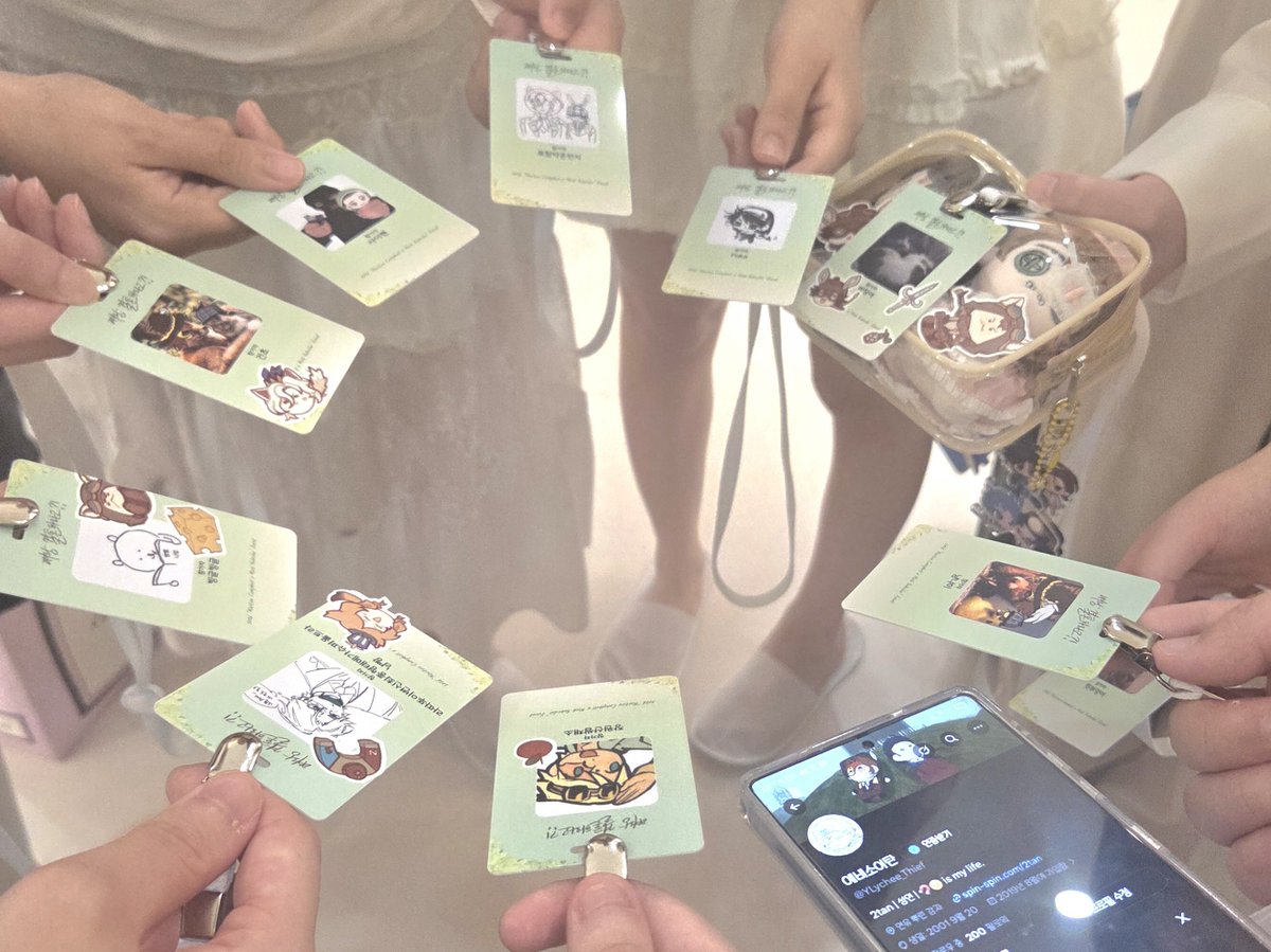 myeong862183's tweet photo. 와와와 캠납 교류회 정말 재미있었어요🥰🥰🌻

주최진님분들도, 굿즈 나눠주신 참가자 여러분들도 정말 고생 많으셨고 재밌는 시간이었습니다!!
여러분들 굿즈, 하나하나 교환하면서 얼마나 많은 감탄을 했는지 모르겠네요...🥹 정말 예쁜 캠납 굿즈들 너무 감사드리고 교류 시간 동안 행복했습니다!! https://t.co/UXP1ZL9NvH