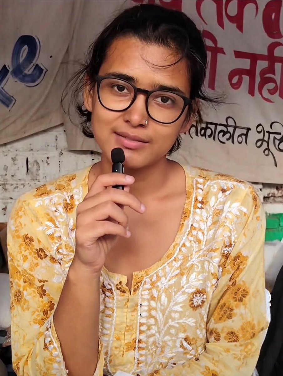 Nargis_Bano78's tweet photo. " झुकती है दुनिया , झुकाने वाला चाहिए ",

अमेरिका से भारत आने वाले भारतीय नागरिक अभिजीत दीपके भाजपा नेताओ से कह रहा है , क्या हो तुम ?

आज इन 2 लोगो की मेहनत की वजह से केंद्रीय शिक्षा मंत्री धर्मेंद्र प्रधान ने इस्तीफा दिया , नेहा ने AISA की मदद से जंतर मंतर पर अपने लोगो को बुलाकर इस प्रोटेस्ट को हिम्मत दी थी , अभिजीत दीपके ने इस प्रदर्शन को निडर होकर मंजिल पर पहुंचाया ,

नेहा बोरा , अभिजीत दीपके जीत मुबारक हो, तुमने युवाओ को जगा दिया , हक मांगना सिखा दिया ,