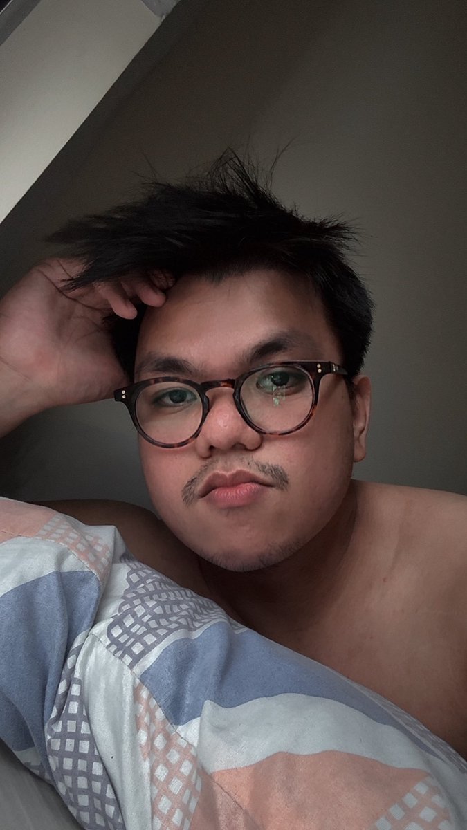 knjrrfc's tweet photo. In his tort specs era ✨🤓 https://t.co/lGU3wn9UnZ