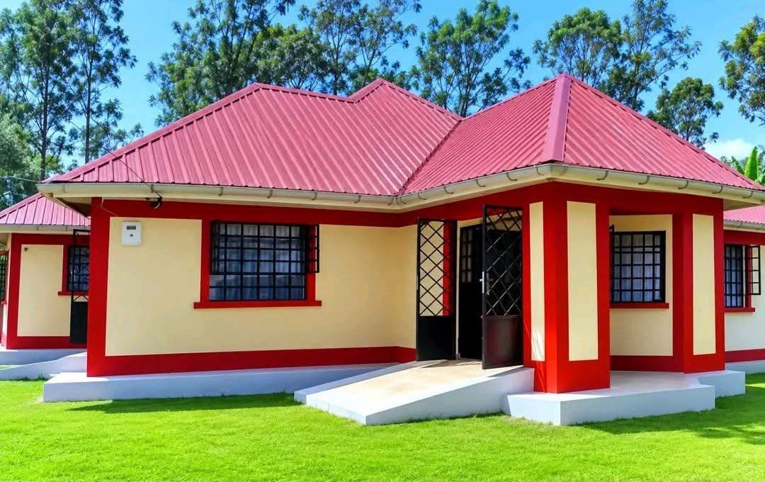 Broadbasedgal's tweet photo. This is Edwin Sifuna's house in Siaka Bungoma County 

Is he being simple ama ako stringy? https://t.co/LMg4hIsBDm