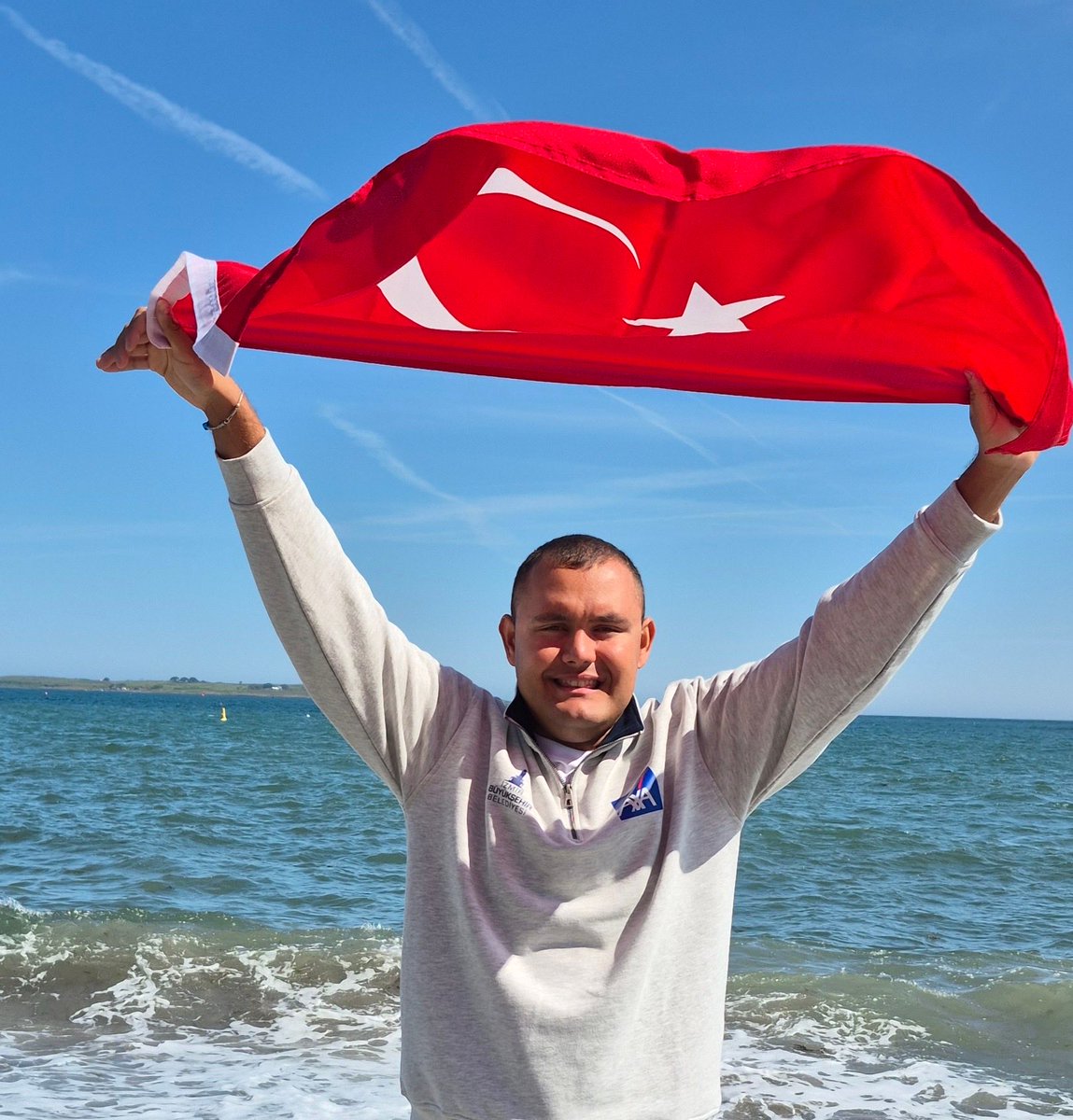 izmirbld's tweet photo. İzmir Büyükşehir Belediyesi Spor Kulübü ultramaraton yüzücümüz Tuna Tunca, Manş Denizi ve Cebelitarık Boğazı’nın ardından Ocean’s 7’ın en zorlu parkuru olan Kuzey Kanalı’nı da başarıyla geçti.

Başarılarının devamını diliyor, seninle gurur duyuyoruz Tuna! 🇹🇷 https://t.co/F5PQ024kmk