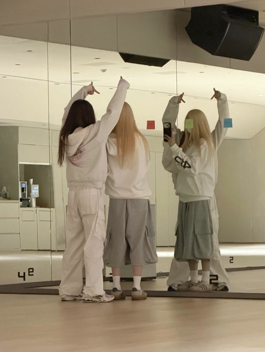 loww_ew's tweet photo. 260725 #TUIDE 인스타그램
1, 2, 3, and JUMP!

ㅋㅋㅋㅋㅋㅋㅋㅋ아 귀여워ㅠㅠ

#TUIDE #���이드 https://t.co/J21vh8bvoy