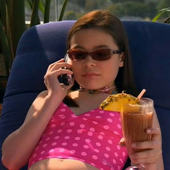 barbie_context's tweet photo. Mi lugar favorito soy yo con dinero https://t.co/8NGq0VmCF4