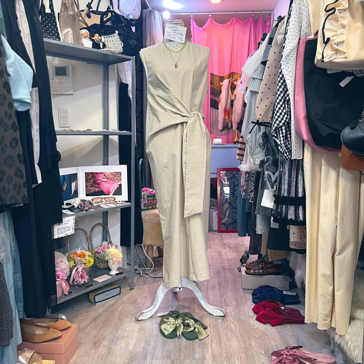 mischievousfff's tweet photo. こんにちは🧚
本日営業日です🧚
今日のディスプレイは【韓国直輸入🇰🇷】コットンワンピース、リボンビーチサンダルです🧚【Loato】のネックレス重ね付けしました✨
次の営業日は明後日です🧚

#mischievousfairy
#亀有
#セレクトショップ
#韓国直輸入
#loato

https://t.co/3IeJdAzNPr https://t.co/z0boQuQ3QQ