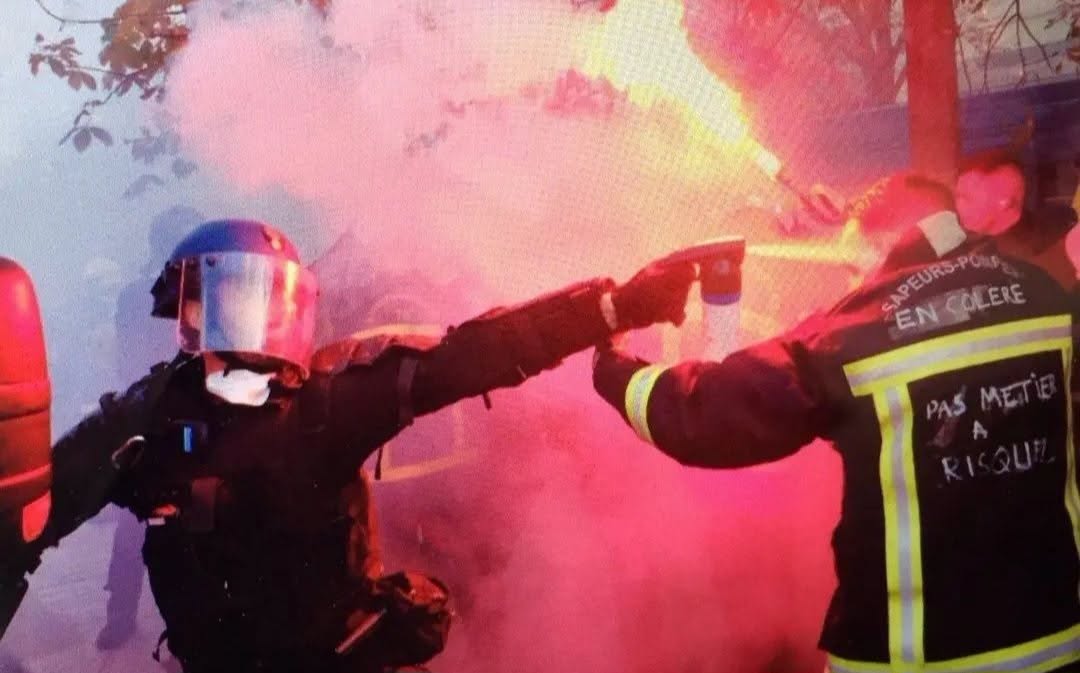 libertaire10's tweet photo. En France quand tu réclames plus de moyens. https://t.co/AmFEzE0RlK