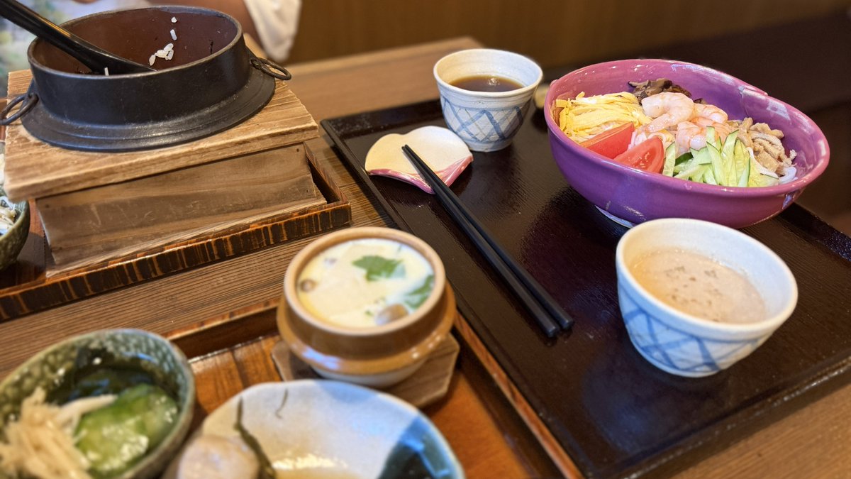 komatch's tweet photo. 釜めし87にて
あさり釜めし茶碗蒸しセット＆
冷しつけめん単品 https://t.co/5EkjpJh1T0