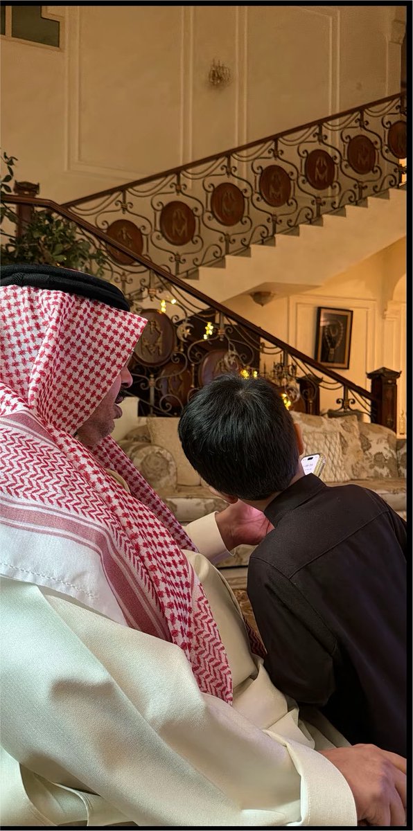 Na330l's tweet photo. ماشاء الله تبارك الله أمل زوجه علي بن حمري احس هالاثنين فعلا انخلقو لبعض سبحان الله الكاريزما عاليه😢❤️
تذكرون لما قال علي بن حمري في اللقاء ؟
<ماابطى السيل إلا من كبره>
وقال إذا تأخرت وهذا حظي يامرحبا بالتأخير ما شاء الله تبارك الرحمن شكل حياته تفتحت لما جات أمل! الله يجعل باقي العمر كله أفراح وجمال مثل جمال هذي الصور!🥹❣️❣️❣️❣️❣️❣️