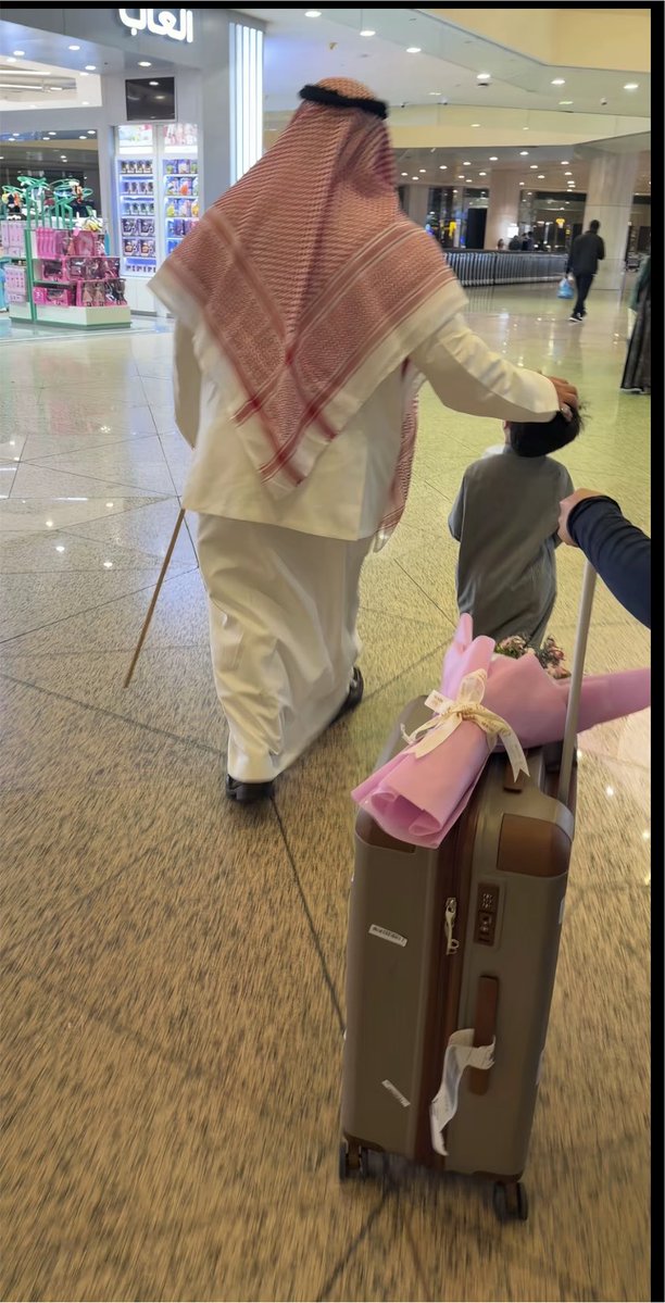 Na330l's tweet photo. ماشاء الله تبارك الله أمل زوجه علي بن حمري احس هالاثنين فعلا انخلقو لبعض سبحان الله الكاريزما عاليه😢❤️
تذكرون لما قال علي بن حمري في اللقاء ؟
<ماابطى السيل إلا من كبره>
وقال إذا تأخرت وهذا حظي يامرحبا بالتأخير ما شاء الله تبارك الرحمن شكل حياته تفتحت لما جات أمل! الله يجعل باقي العمر كله أفراح وجمال مثل جمال هذي الصور!🥹❣️❣️❣️❣️❣️❣️