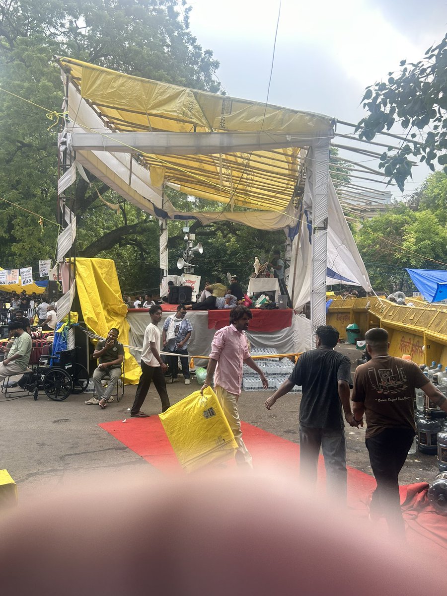 Sunrays1133's tweet photo. Modi’s arrogance crushed by youth.
Proud to be a part of this protest as a doctor.
Pradhan resigns. #cjp_पार्टी https://t.co/ihtPtaYRqP