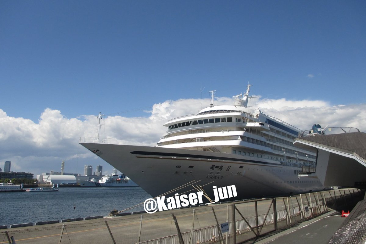 Kaiser_jun's tweet photo. 今日はLJKと横浜デート🚢 手繋いだり、写真撮ったり、木陰のところでレジャーシート敷いて、少しゴロゴロして過ごしました。暑い日だったけど、風があって意外と気持ち良かった。ジェラート美味しかったね🍨 高校生活、楽しんで！ https://t.co/rN0Nn5xTmk