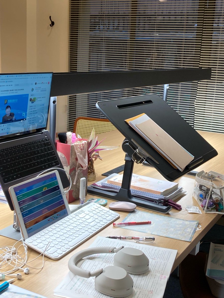 CandiceF68349's tweet photo. Busy morning in the office—finished 3 client reports and grabbed a matcha latte to keep going https://t.co/p5zeOe1dL3