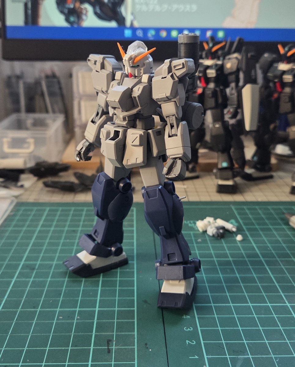 bunjin33's tweet photo. ■お手軽工作で脚長にする
積層や接着はなし
足首で約5mm長
可動域もアップ
--------------------
●ランナーのT字部分を足首に利用
●ポリキャップに強引に穴あけ
●パーツの干渉部分をカット
●かかと内部を底上げ
--------------------
ケルデルク制作02
#AOZ
#ガンプラ
#ヘイズル https://t.co/U0auorOeEN