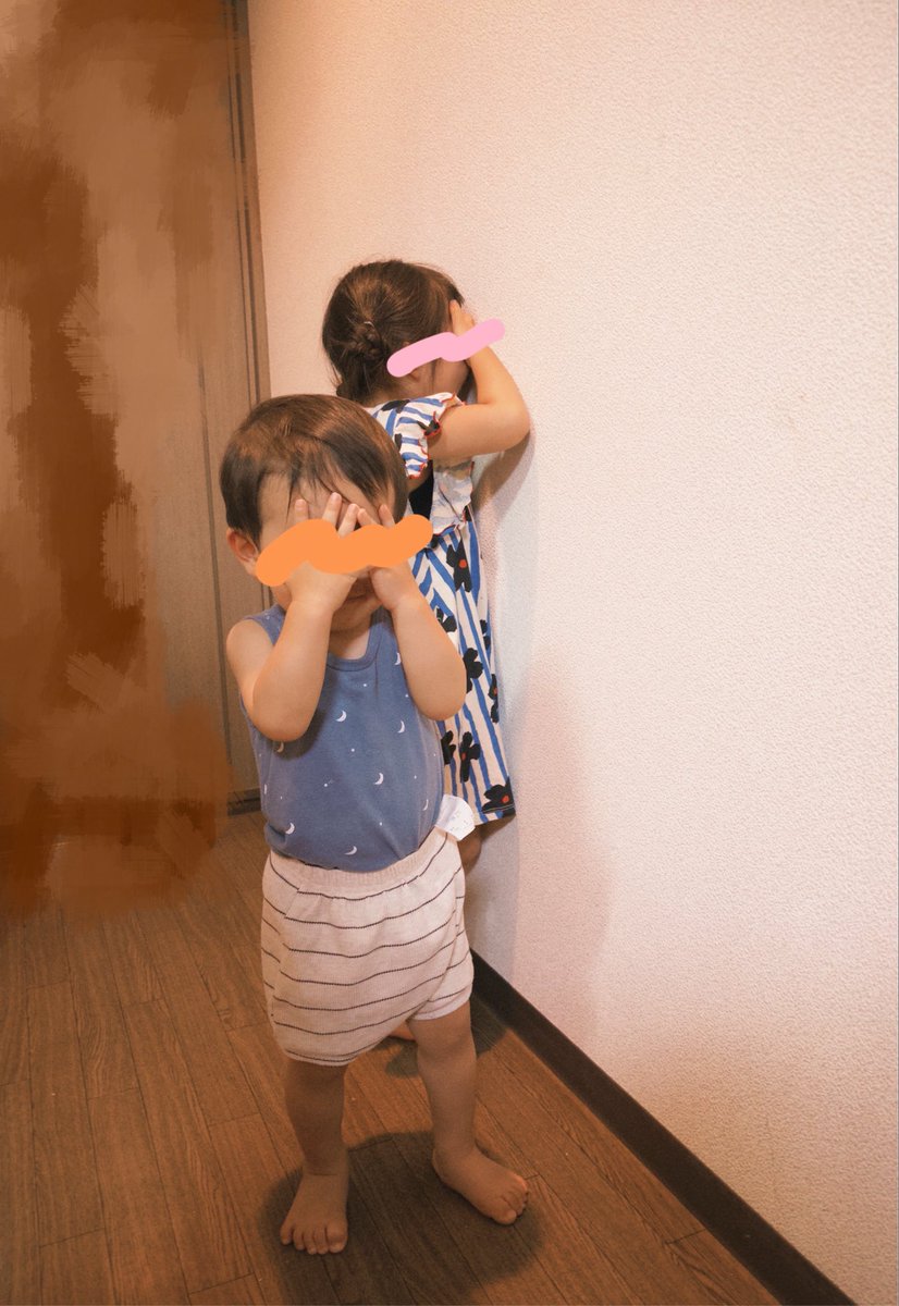 srj_mama's tweet photo. 4歳とルールを理解してない1歳のかくれんぼ、見応えあり過ぎて家事進まない https://t.co/JdpJiklD8V