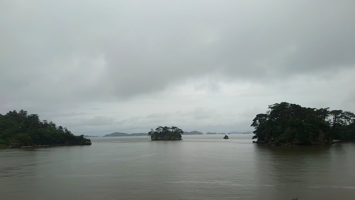wd_multa's tweet photo. 国盗り夏の陣2026

福浦橋

日本三景のひとつ、松島に浮かぶ福浦島と対岸を結ぶ有料歩行者専用橋。
流石は屈指の有名景勝地、本日は雨模様ながら多くの観光客が訪れています。というか晴れならとんでもない数の観光客で溢れていたかも知れず、悪天候時に訪問したのは却って正解だったかも😅↓
#kntr https://t.co/CGW9LLuoJK
