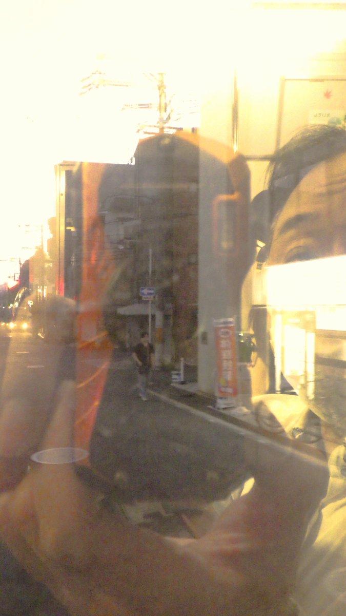 C91256633's tweet photo. #毎スナ過去スナ
「コンデジメモリより」
四条京阪のエスカレーター上がる〜
梅田阪急阪神ツィンノースEVホールより〜叡電車窓からのレイヤー〜雲 https://t.co/CY3ezZ6QjD