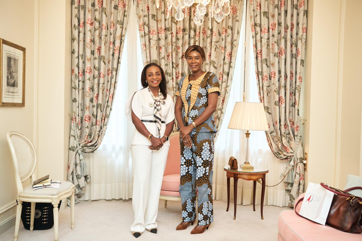 jolyandres's tweet photo. #visitedetat #gabonfrance🇬🇦🇫🇷 
Merci pour l’honneur @ZitaOligui @mabanniereONZ 
@oliguinguema @EmmanuelMacron 
#europeafrique🌍 🇬🇦🇫🇷
#diplomatieeconomique https://t.co/cAJqko1Jk5