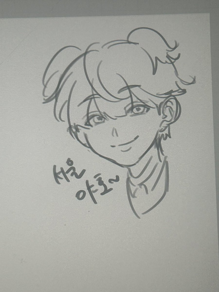 Pudding_FMY's tweet photo. 사실 저도 이런 그림체 그릴 줄 알아요
근데 추구미 너무 달라서 바이바이한 그림체입니다 엉엉
진심 이거 그리는데 1분 걸림 https://t.co/dSMVmmTA0x