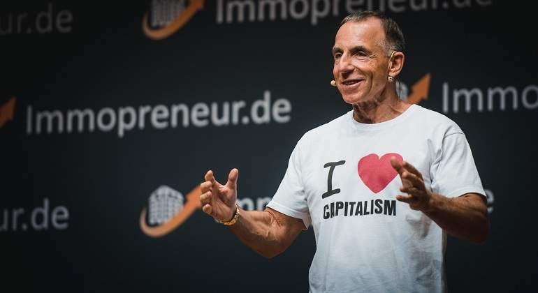 xestadominimo's tweet photo. “Los jóvenes suelen cometer un error: comparan el socialismo en teoría con el capitalismo en la realidad. Deberían comparar realidad con realidad”.

- Rainer Zitelmann - https://t.co/Gfsvt4GDJS