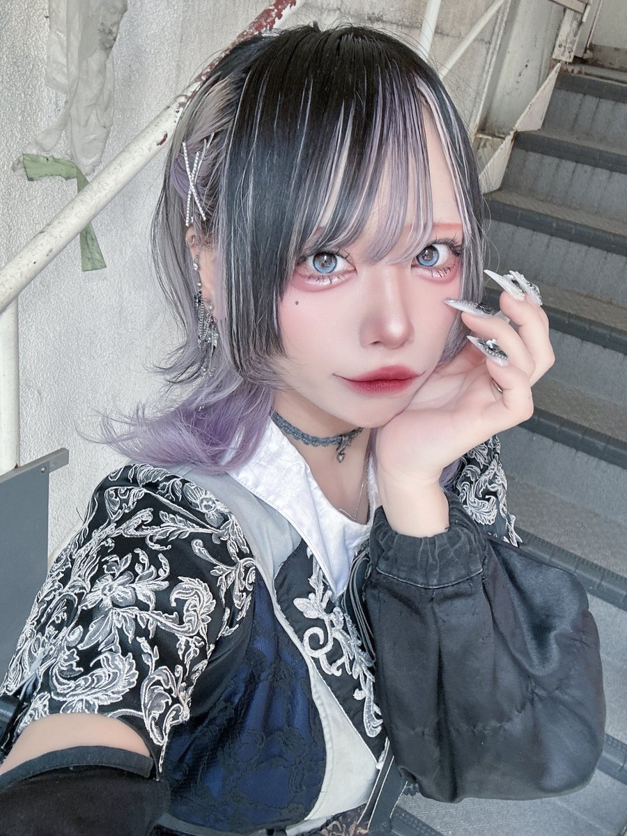 Lize_HNL's tweet photo. きみの好きなウルフカットお姉さんだょ〜♡ https://t.co/JTsZwiPxYd