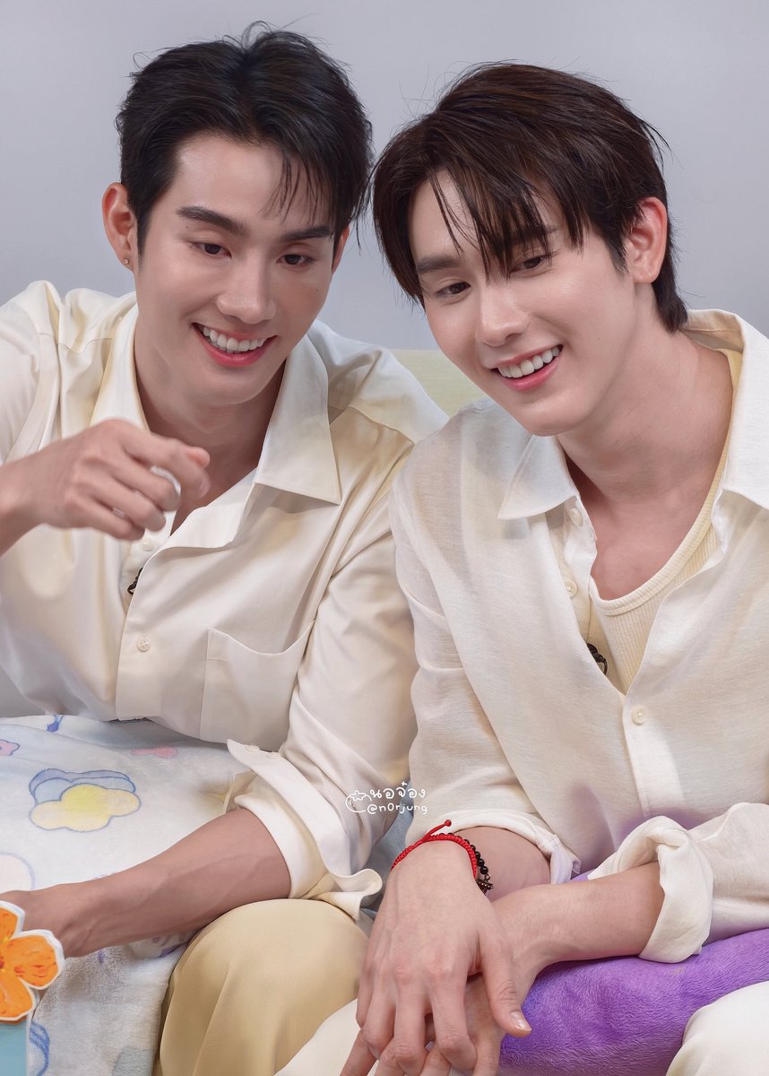 Spkasibook's tweet photo. คุณพระ ! รูปนี้คือกิ่งทองใบหยก หล่อสวยเหมาสมมากอะ ฮืออออออ ยัยบี๋ออร่าจัด ปะป๊าโค่ดหล่อออ 😭 https://t.co/VOIHCSK6o0