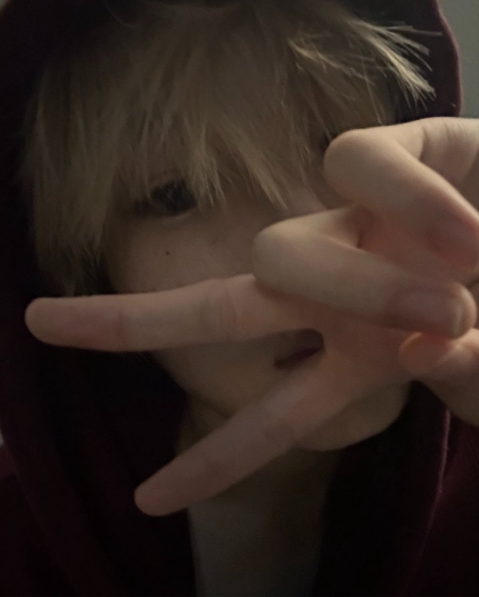 OeOd49's tweet photo. 이런셀카에환장하는콤있음 https://t.co/toYd7iMarx
