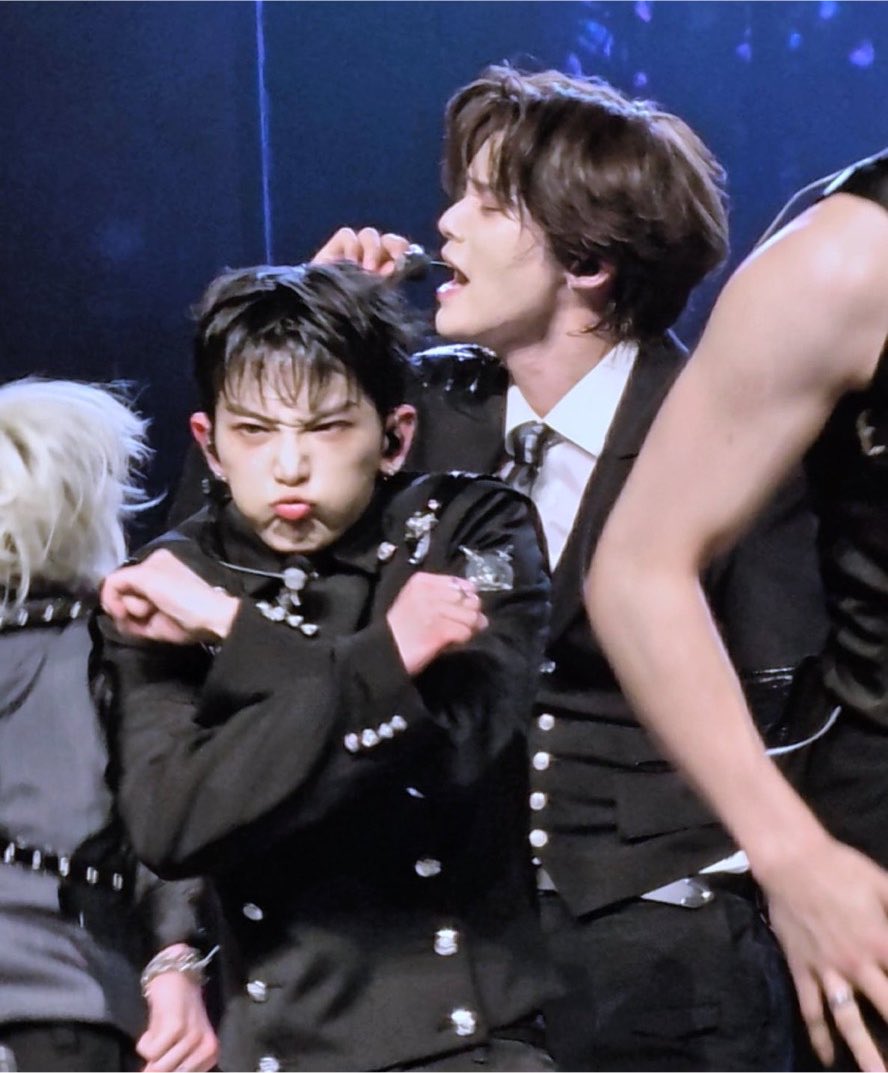 euijjooo's tweet photo. harua recreating his killing part from under the skin is the cutest thing everrrr https://t.co/1VVhxleHI7