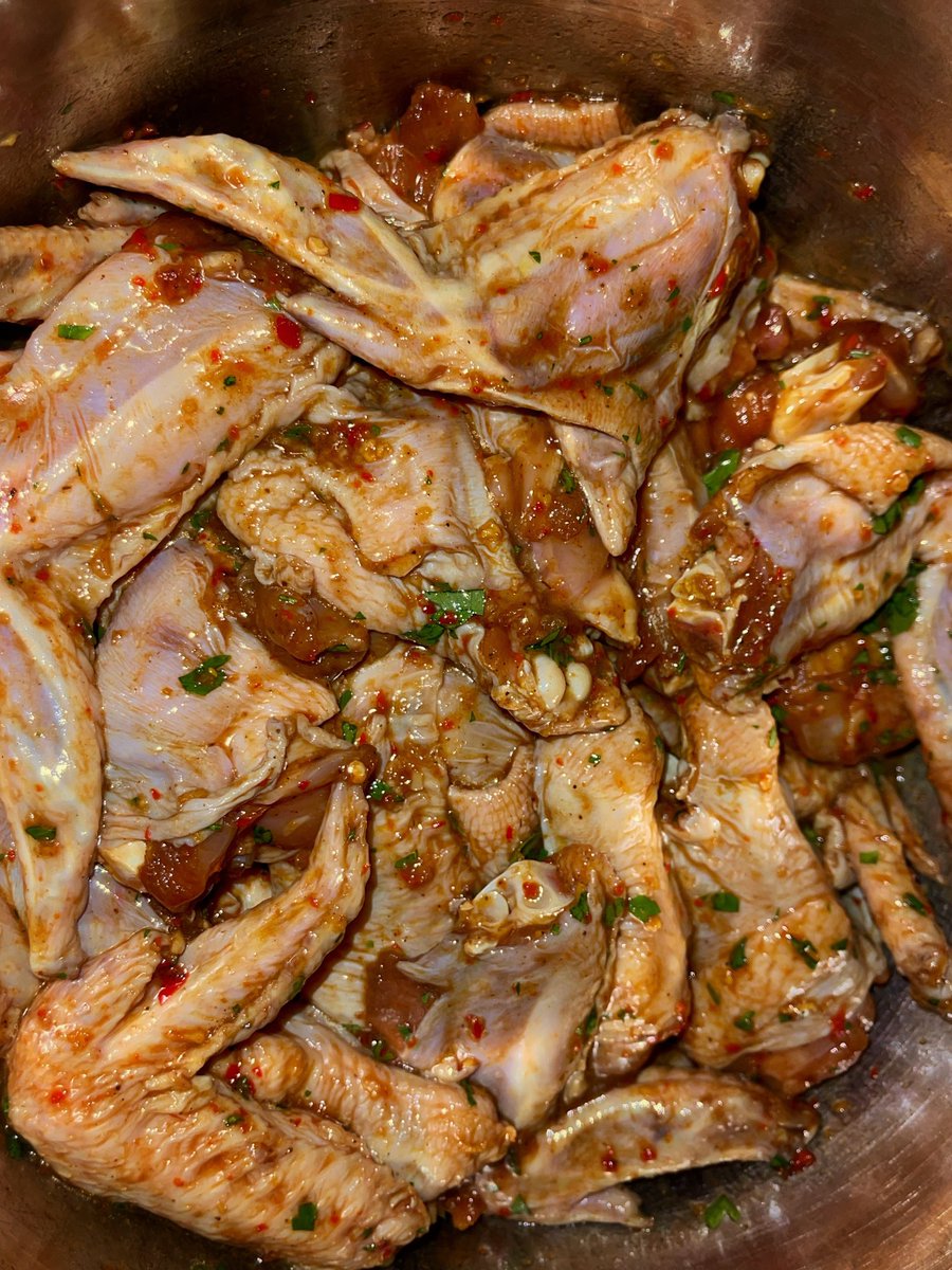 SisiSimifoodies's tweet photo. Adding some chicken wings by the side, 

chicken wings well marinated and about to be grilled 🤭😁. https://t.co/P93qF66tI0