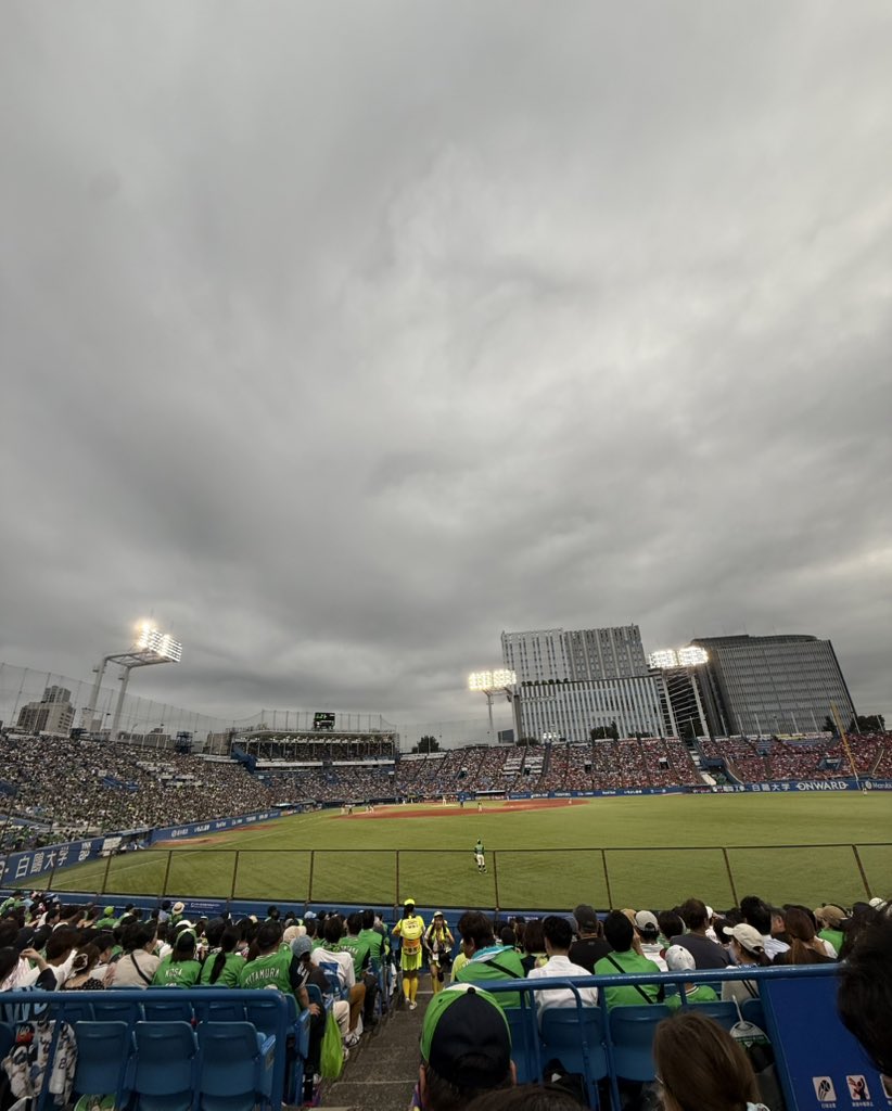 swallows_ohken's tweet photo. 今日もなかなかの空模様。 https://t.co/uonYLY2vG3
