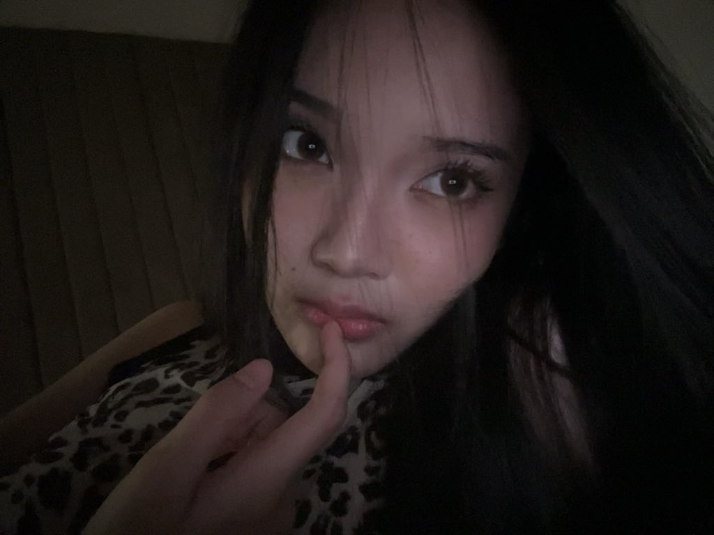 Ribka_JKT48's tweet photo. terima kasih banyak atas video callnya hari ini yaa! bersyukur banget video call nya sold out semua🤩 aku jadii makin semangat krn makin banyak cerita kalian yang akan aku dengerin buat hari ini. gini yaaa rasanya kl salah satu wish list ak tercapai! CENENGG🥰🥰

ada yang notice juga kalau waiting room hari ini rame banget, dan kalian jadi kenalan satu sama lain ya??🤭 jadi bukan aku doang yang yang ketemu kalian, tapi kalian juga bisa cari teman baru loh🥺🥺🥺 OMAGAAA

banyak juga dari kalian ternyata suka ikut sesi "tanya" selama aku live.. LUCU BGT OBROLANNYA JD LANJUT PT 2😭😭👋🏻👋🏻 sekali lagi makasih banyak ya, udah selalu ada dan ngasih banyak dukungan❤️