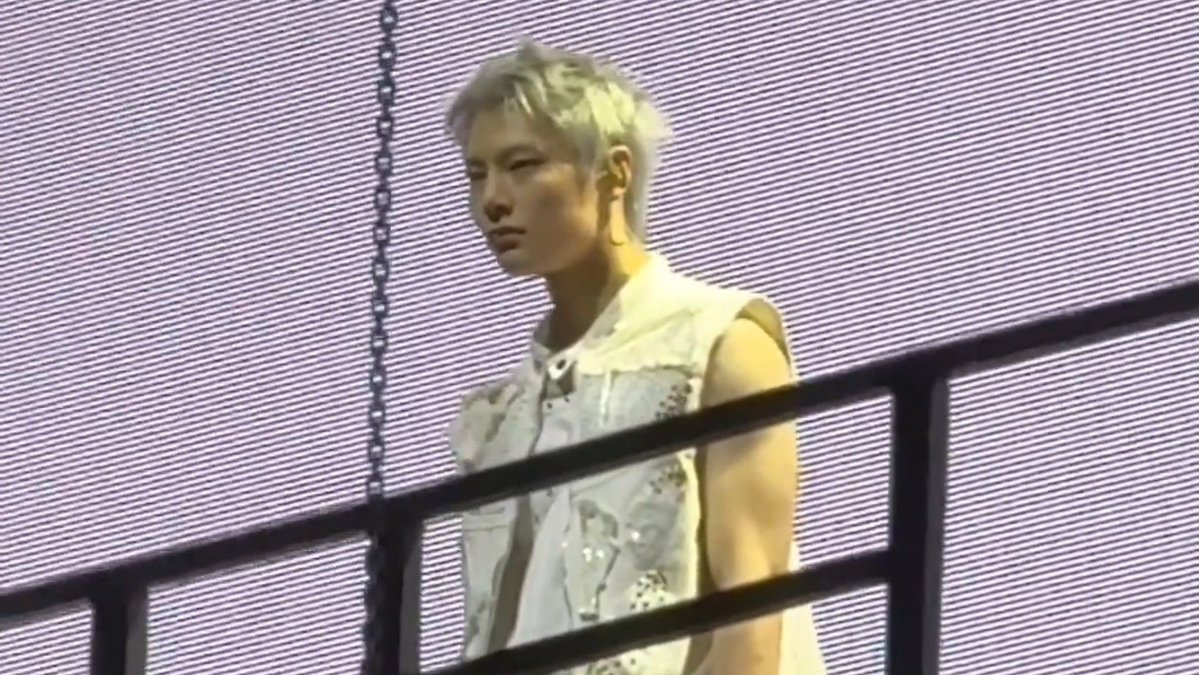 lkminkitty's tweet photo. NEM TUDO É SOBRE VOCÊ MAS TUDO É SOBRE
JEONGIN DE SILVER
BANG CHAN DE RED
O UNDERCUT DO HYUNJIN 
E O SEUNGMIN COM OREO HAIR PQP ESSE TÁ SENDO O MOTIVO DO MEU COLAPSO https://t.co/CBFo8Fei3L