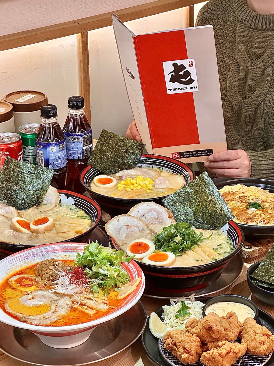 Polt090807's tweet photo. 1am bowl of hot tonkotsu ramen—steamy, savory, just the pick-me-up the quiet night needed. Nothing beats this after a long day. https://t.co/u8J4M59IBY