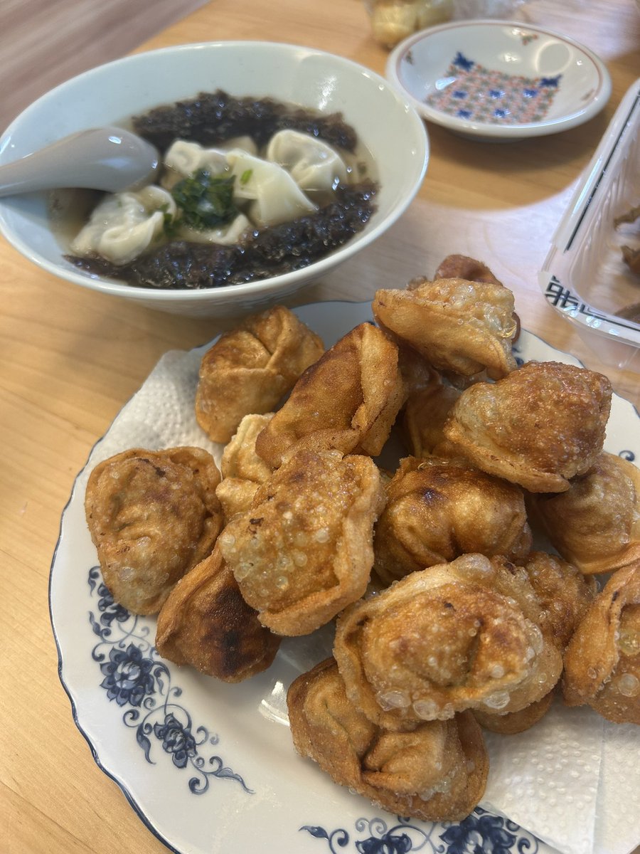 gorihei_sh's tweet photo. 今宵はワンパ(ワンタンパーティ)で揚げ揚げです↑ https://t.co/qOouCVLREm