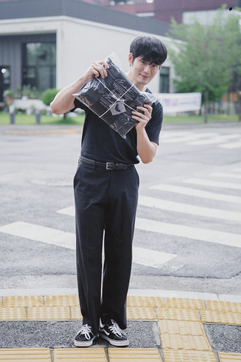 altrogiorno's tweet photo. 🪽𝐌𝐮𝐬𝐢𝐜𝐚𝐥 𝐄𝐥𝐢𝐬𝐚𝐛𝐞𝐭𝐡
뮤지컬 엘리자벳 후드집업 서포트 𝒇𝒐𝒓 #서경수

차카니 열매 오백개 먹은 경토드 
(*2차가공 없이 트위터 내 재업 가능) https://t.co/0GmhcYATxy