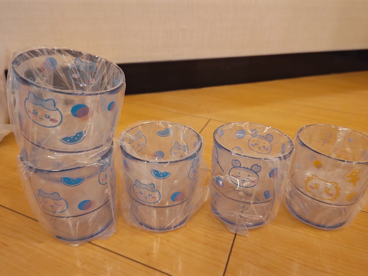 kou0710m's tweet photo. ちいかわ エニマイくし セブンイレブン 交換
(譲)
ぬいぐるみ⇒うさぎ
ふうりん⇒ハチワレ、うさぎ
ポーチ⇒くりまんじゅう
豆皿⇒ハチワレ3️⃣うさぎ1⃣古本屋2️⃣
(求) 
ポーチ⇒モモンガ
豆皿⇒くりまんじゅう2️⃣
レトロコップ⇒くりまんじゅう1⃣モモンガ1⃣

求めは上から優先
郵送又は徳島手渡し https://t.co/KY24LIbuk2
