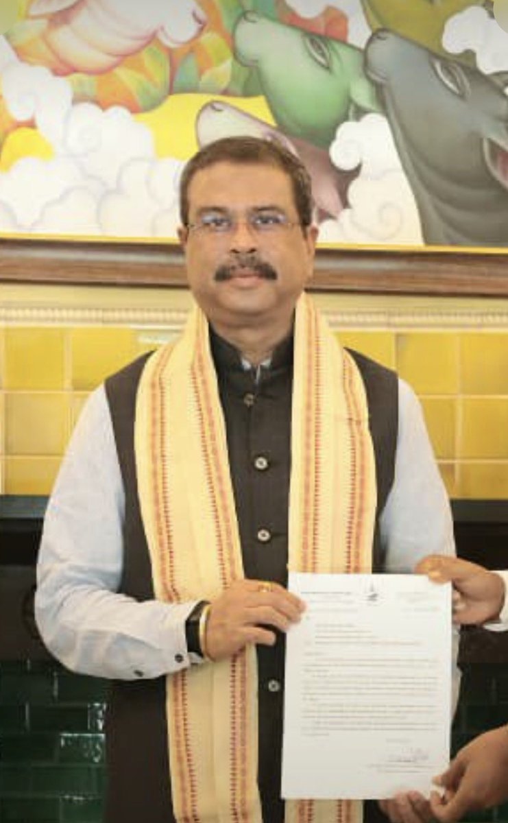 TOIBengaluru's tweet photo. India’s education minister Dharmendra Pradhan RESIGNS !

He had come under fire following the #NEET exam paper leak, which triggered massive student protests under the banner of Cockroach Janata Party. 

@timesofindia https://t.co/Wk50xHBmzE