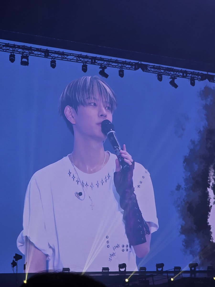 skzseungmin22's tweet photo. 개잘생김.... https://t.co/84dKc96ZIA