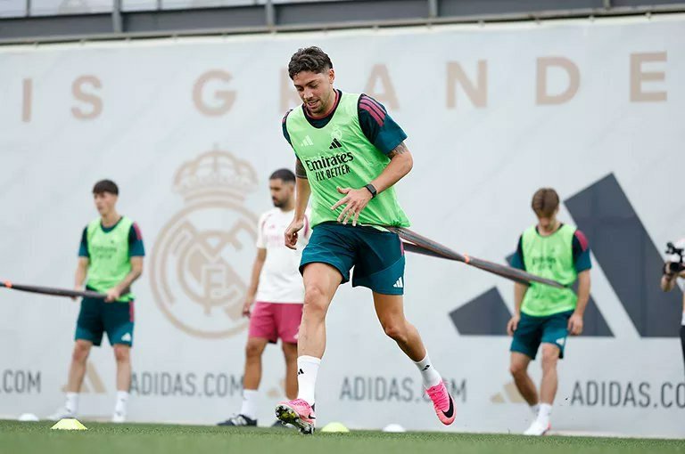 youngonchain's tweet photo. Real Madrid is training. 🏃 https://t.co/fNHuON3wOB