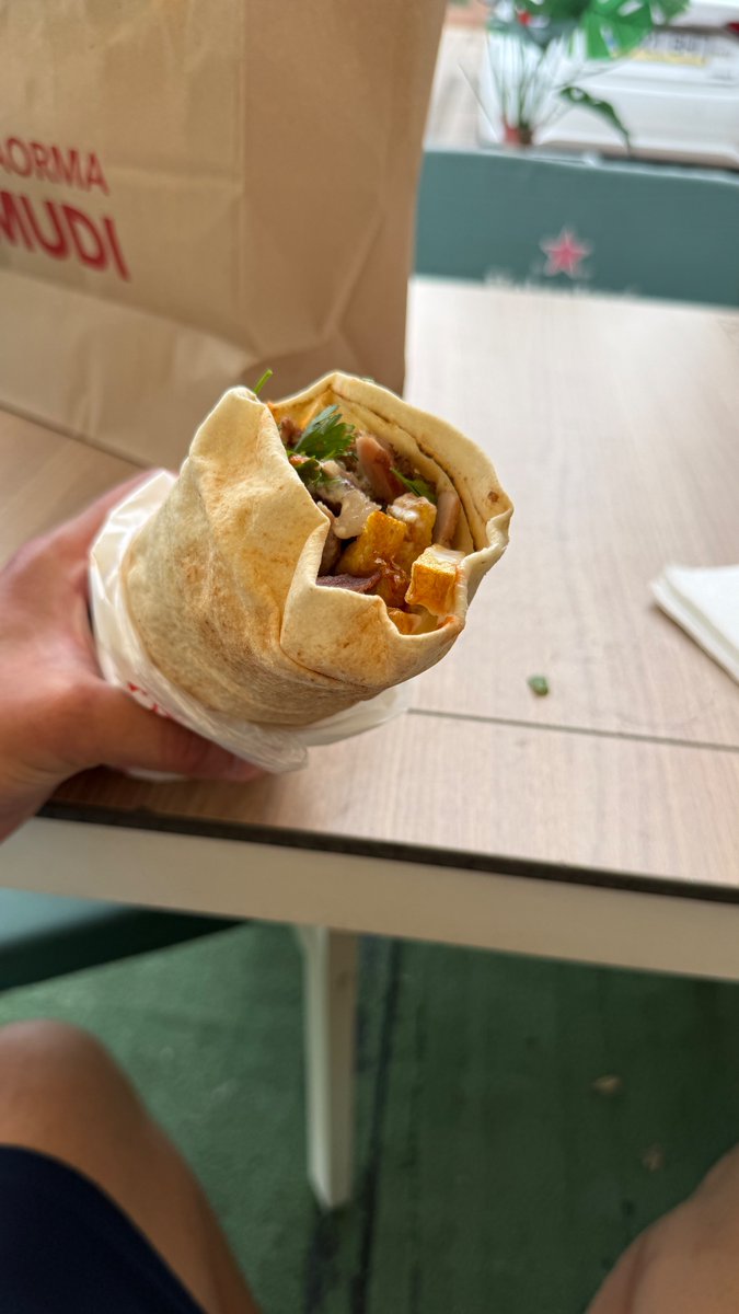 heyyoungworld96's tweet photo. Beef Shwarma https://t.co/8quPCDwNhc