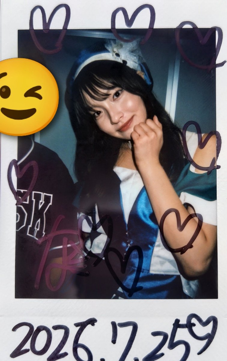 yoji2022's tweet photo. せっかくの新衣装なのになっちゃんがいたるところに目立たないテープを貼っていたので訊ねてしまったところ「顔はニキビで脚はやけど」と教わりました

そしてＸにそのことを載せるようとオーダーされました
バラしたら目立たないようにした意味ないじゃんwww

#TaskhaveFun
#なっちゃんに任せた https://t.co/Uv8A8rL1Gv