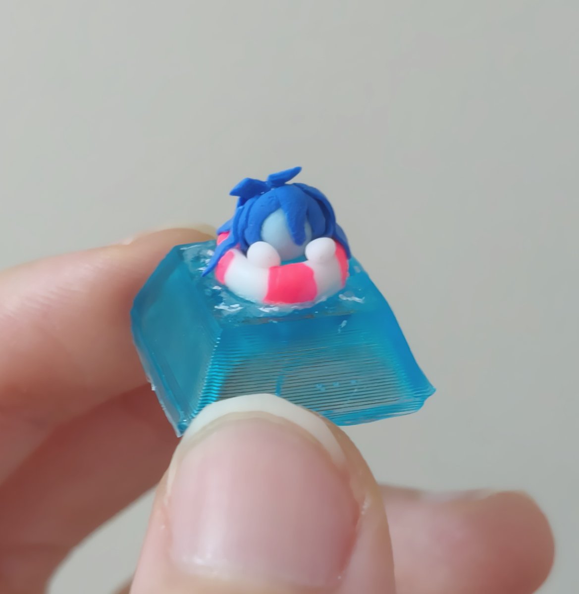 xiaoyiXD's tweet photo. Kris🏖️
（p3还没盖上面的滴胶）
 #deltarune https://t.co/5e0vjPVh7l