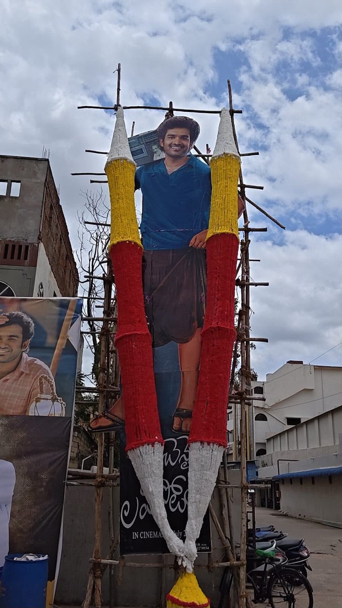 Samfan779's tweet photo. Thakuva time lo movies thiyyadame kadhu hits kottadam goppa @kiran_abbavaram u did it
#ChennaiLoveStory https://t.co/v5vqHkrvav