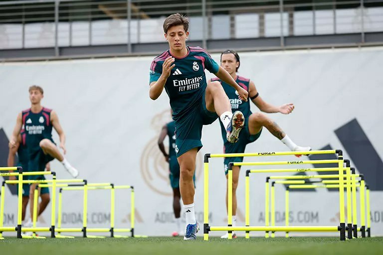 youngonchain's tweet photo. Real Madrid is training. 🏃 https://t.co/fNHuON3wOB
