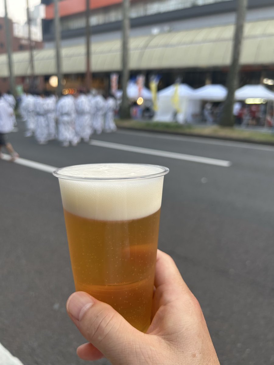 yoru1712's tweet photo. 灼熱の中飲む生🍺がいっちゃんうまい👍 https://t.co/FpVu2aUUZF