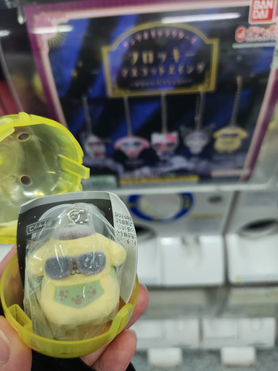 maybe_G53G's tweet photo. フロッキーマスコットスイング
～かわいいだけじゃない～

汚れやすいから

迷ったけど、、

300円やしって

結局回してもたww https://t.co/OEoTzQ4wmp